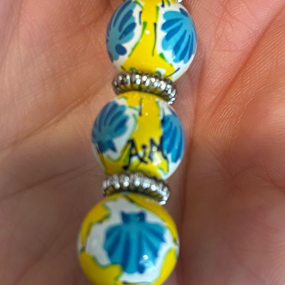 Angela Moore shell necklace - Picture 3 of 3